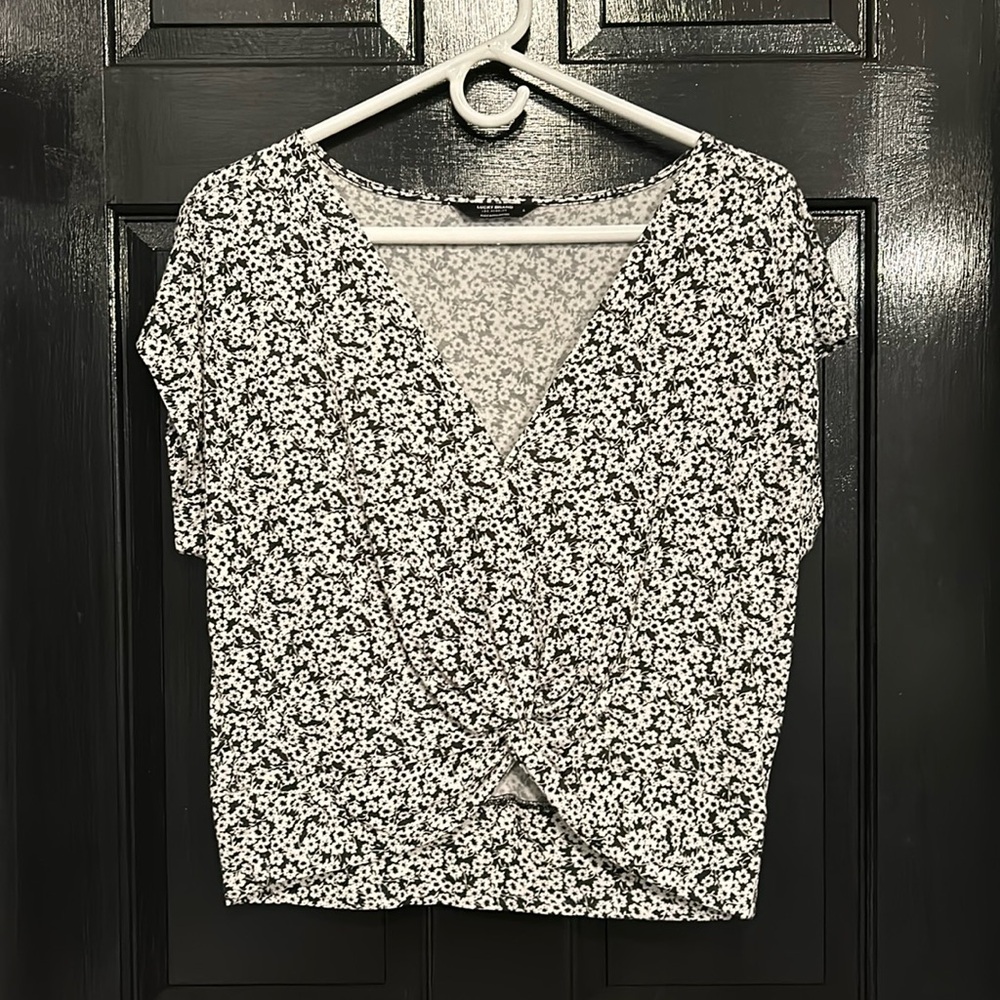 Lucky Brand Twist Front T Shirt Black White Floral Size S